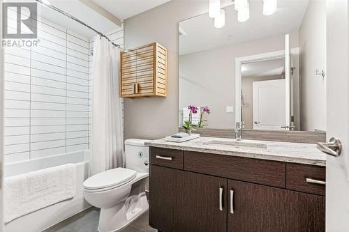 302, 303 13 Avenue Sw, Calgary, AB - Indoor Photo Showing Bathroom