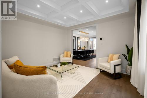 7 Hollyhock Court, Toronto, ON - Indoor Photo Showing Living Room