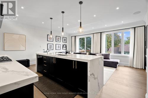 7 Hollyhock Court, Toronto, ON - Indoor Photo Showing Kitchen With Upgraded Kitchen