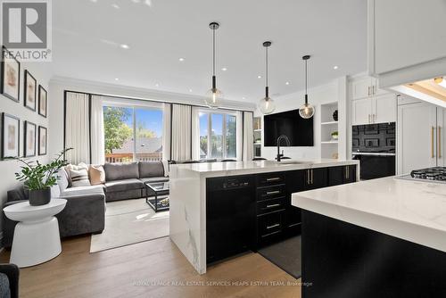 7 Hollyhock Court, Toronto, ON - Indoor Photo Showing Kitchen With Upgraded Kitchen