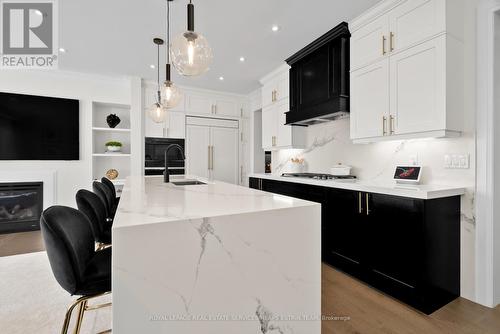 7 Hollyhock Court, Toronto, ON - Indoor Photo Showing Kitchen With Upgraded Kitchen