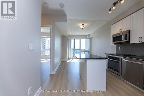 607 - 9090 Yonge Street, Richmond Hill, ON - Indoor Photo Showing Kitchen