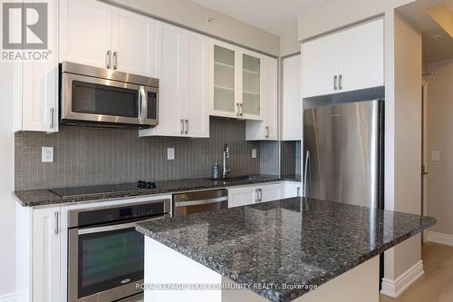 607 - 9090 Yonge Street, Richmond Hill, ON - Indoor Photo Showing Kitchen With Upgraded Kitchen