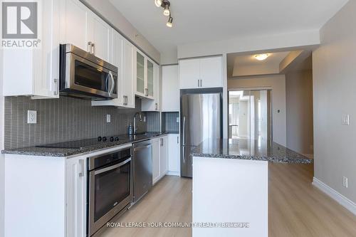 607 - 9090 Yonge Street, Richmond Hill, ON - Indoor Photo Showing Kitchen With Upgraded Kitchen