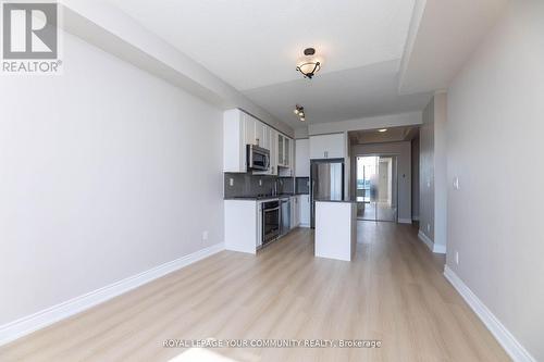 607 - 9090 Yonge Street, Richmond Hill, ON - Indoor Photo Showing Kitchen