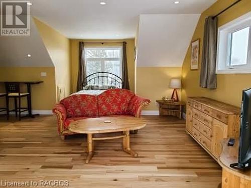 1012 West Street, Kincardine, ON - Indoor Photo Showing Living Room