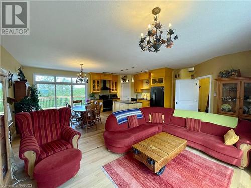 1012 West Street, Kincardine, ON - Indoor Photo Showing Living Room