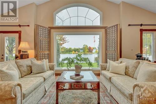 5791 Kelly Marie Drive, Ottawa, ON - Indoor Photo Showing Living Room