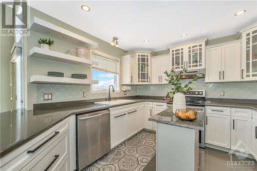 56 Lloydalex Crescent, Ottawa, ON - Indoor Photo Showing Kitchen