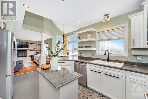 56 Lloydalex Crescent, Ottawa, ON - Indoor Photo Showing Kitchen