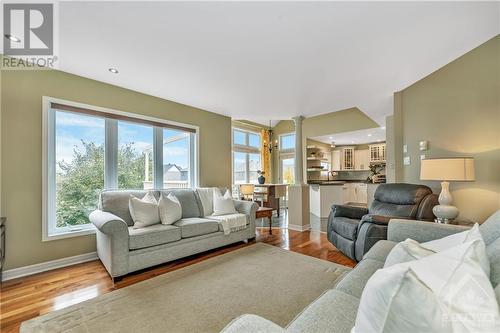 56 Lloydalex Crescent, Ottawa, ON - Indoor Photo Showing Living Room