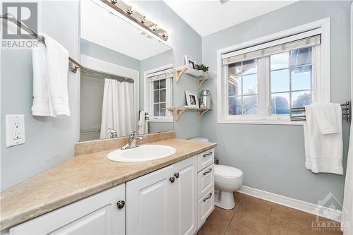 56 Lloydalex Crescent, Ottawa, ON - Indoor Photo Showing Bathroom