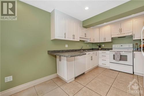 56 Lloydalex Crescent, Ottawa, ON - Indoor Photo Showing Kitchen