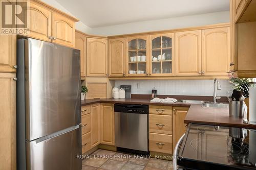 4 Benorama Crescent, Toronto, ON - Indoor Photo Showing Kitchen With Double Sink