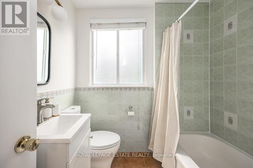 4 Benorama Crescent, Toronto, ON - Indoor Photo Showing Bathroom