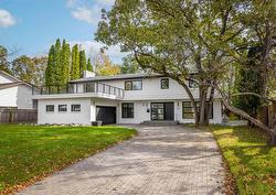 34 Devonport Boulevard  Winnipeg, MB R3P 0A9