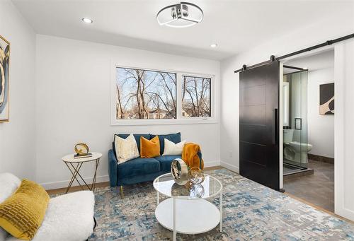 34 Devonport Boulevard, Winnipeg, MB - Indoor Photo Showing Living Room