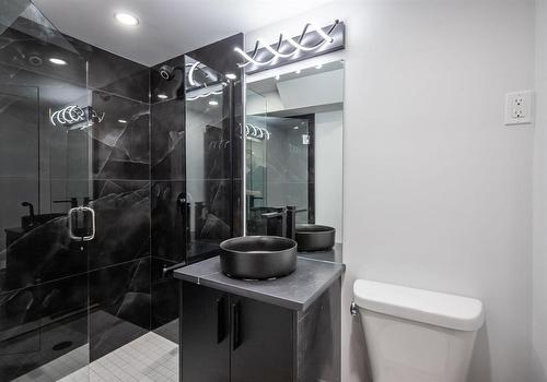 34 Devonport Boulevard, Winnipeg, MB - Indoor Photo Showing Bathroom