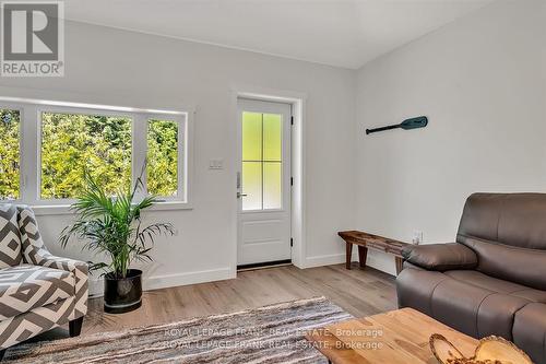 178 Front Street W, Kawartha Lakes (Bobcaygeon), ON - Indoor Photo Showing Living Room