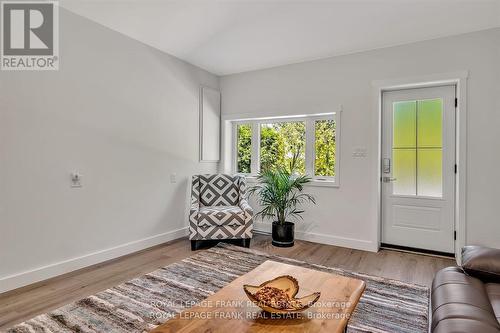 178 Front Street W, Kawartha Lakes (Bobcaygeon), ON - Indoor Photo Showing Living Room