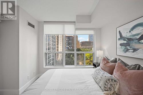 601 - 76 Shuter Street E, Toronto, ON - Indoor Photo Showing Bedroom