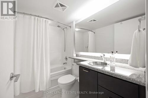 601 - 76 Shuter Street E, Toronto, ON - Indoor Photo Showing Bathroom