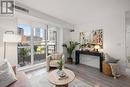 601 - 76 Shuter Street E, Toronto, ON  - Indoor Photo Showing Living Room 