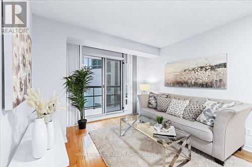 205 - 503 Beecroft Road, Toronto, ON - Indoor Photo Showing Living Room