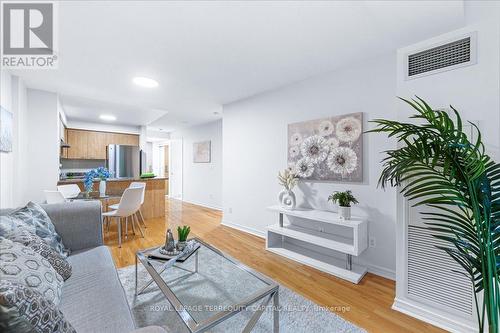 205 - 503 Beecroft Road, Toronto, ON - Indoor Photo Showing Living Room