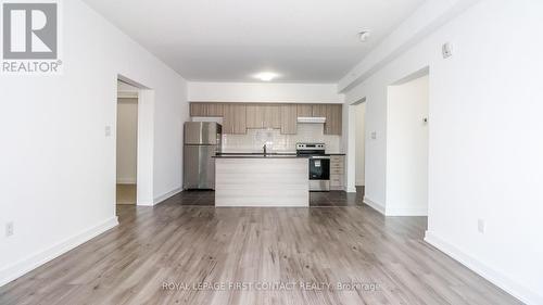 110 - 4 Spice Way, Barrie, ON - Indoor Photo Showing Kitchen