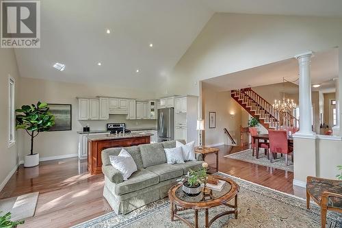 1 - 2141 Caroline Street, Burlington, ON - Indoor Photo Showing Living Room