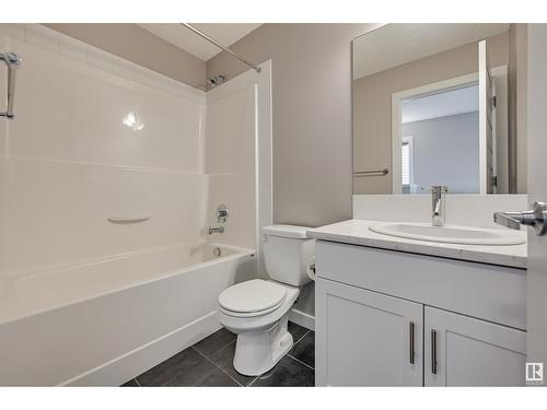 16009 10 Av Sw Sw, Edmonton, AB - Indoor Photo Showing Bathroom