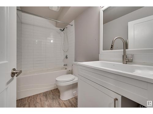 16009 10 Av Sw Sw, Edmonton, AB - Indoor Photo Showing Bathroom