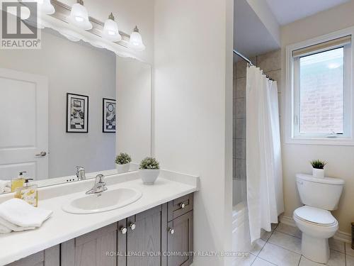 18 Oren Street, Vaughan, ON - Indoor Photo Showing Bathroom