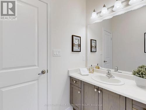 18 Oren Street, Vaughan, ON - Indoor Photo Showing Bathroom