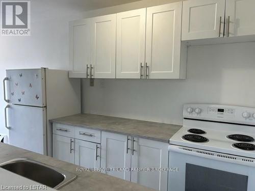 303 - 1174 Hamilton Road, London, ON - Indoor Photo Showing Kitchen