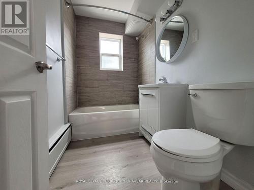 2 - 521 Park Street, Kitchener, ON - Indoor Photo Showing Bathroom