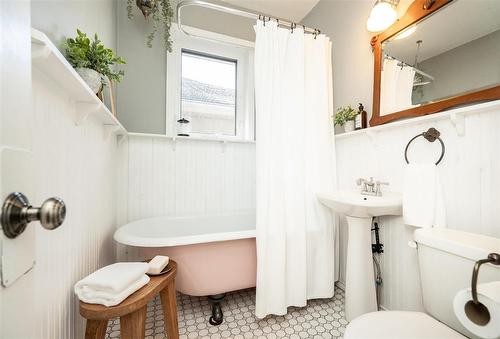 795 Fleet Avenue, Winnipeg, MB - Indoor Photo Showing Bathroom