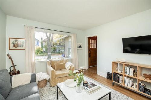 795 Fleet Avenue, Winnipeg, MB - Indoor Photo Showing Living Room