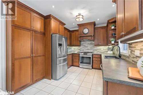 197 Hayward Court, Rockwood, ON - Indoor Photo Showing Kitchen With Double Sink