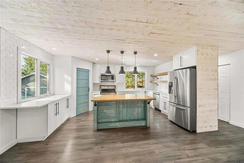 13 Friesen Avenue, Grunthal, MB - Indoor Photo Showing Kitchen