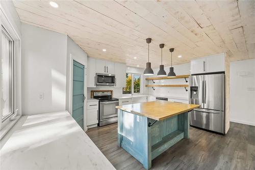 13 Friesen Avenue, Grunthal, MB - Indoor Photo Showing Kitchen