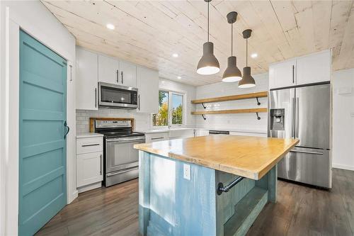 13 Friesen Avenue, Grunthal, MB - Indoor Photo Showing Kitchen