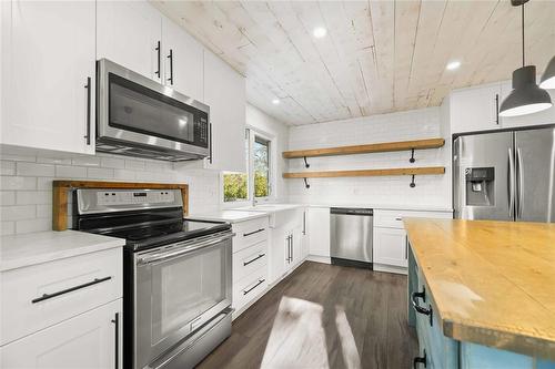 13 Friesen Avenue, Grunthal, MB - Indoor Photo Showing Kitchen