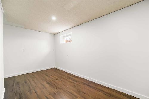 13 Friesen Avenue, Grunthal, MB - Indoor Photo Showing Other Room