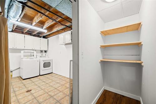 13 Friesen Avenue, Grunthal, MB - Indoor Photo Showing Laundry Room