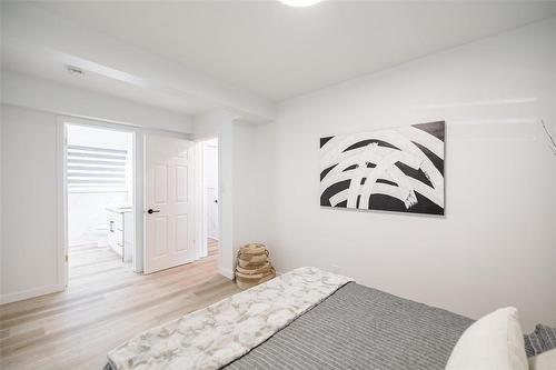 522 Rosseau Avenue E, Winnipeg, MB - Indoor Photo Showing Bedroom