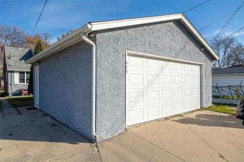 522 Rosseau Avenue E, Winnipeg, MB - Outdoor With Exterior