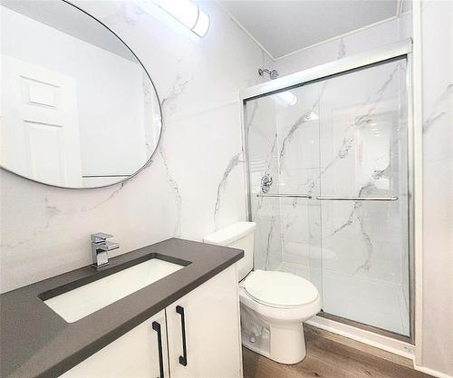 522 Rosseau Avenue E, Winnipeg, MB - Indoor Photo Showing Bathroom