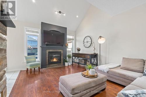 197 Hayward Court, Guelph/Eramosa, ON - Indoor Photo Showing Living Room With Fireplace